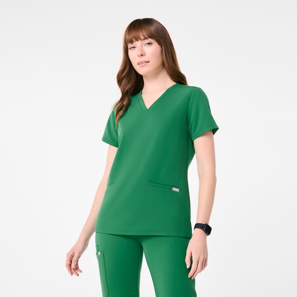 FIGS Casma Three-Pocket Scrub Top